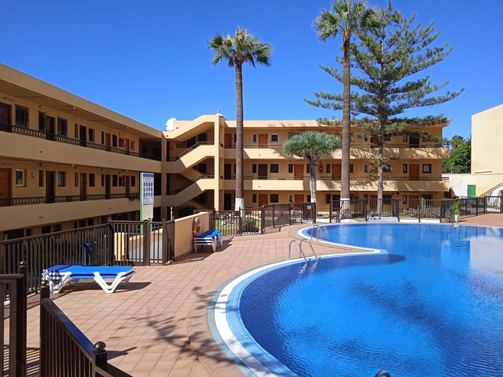 Firstline Apartment Los Cristianos Арона Екстериор снимка